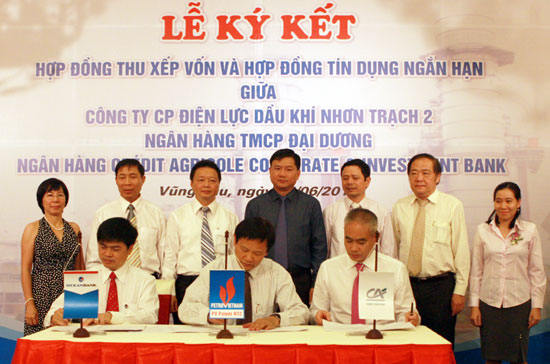 Lễ ký hợp đồng tín dụng giữa các bên.