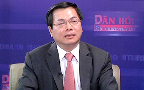 Việc chậm trễ về mặt tiến độ cộng với một số điều chỉnh liên quan đến hai dự án sản xuất bauxite tại Tân Rai, tỉnh Lâm Đồng và Nhân Cơ, tỉnh Đắc Nông một lần nữa làm nảy sinh những câu hỏi liên quan đến tính khả thi, tính hiệu quả và một số lo ngại về môi trường. <br><br>Đây cũng là lý do Bộ trưởng Bộ Công Thương, ông Vũ Huy Hoàng xuất hiện trong chương trình "Dân hỏi - Bộ trưởng trả lời” tối Chủ Nhật, 10/3 - <i>Nguồn: VTV, VGP.</i>