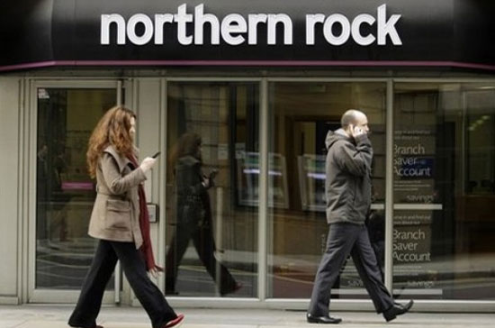  Phán quyết chia tách Northern Rock mà EU đưa ra là kết quả của một cuộc điều tra kéo dài 18 tháng nhằm làm sáng tỏ liệu việc Chính phủ Anh giải cứu Northern Rock có hạn chế sự cạnh tranh trong ngành ngân hàng ở nước này hay không - Ảnh: AP.