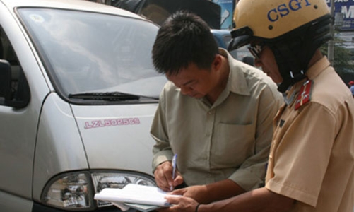 Chi tiền phạt bồi dưỡng cảnh sát giao thông: “Chưa phù hợp”