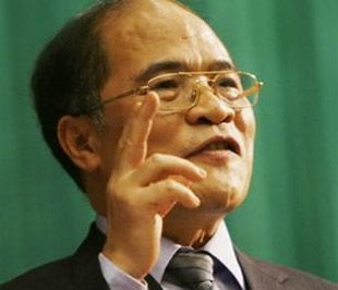 "Chính phủ đã đưa ra gói kích cầu tổng thể, tiếp đến là biện pháp giảm thuế, biện pháp huy động thêm nguồn lực để đầu tư. Chúng ta phải hành động, phải thúc đẩy sản xuất, phải mở rộng tiêu dùng để duy trì sự phát triển ở mức trên 6% - 6,5% trong năm 2009".