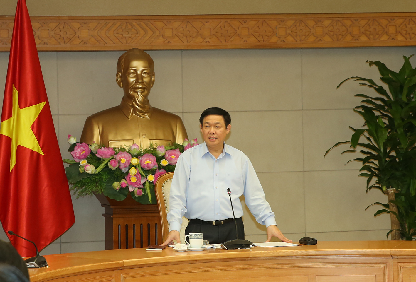  Phó thủ tướng cũng thẳng thắn chỉ rõ việc xử lý các vướng mắc của nhà thầu EPC ở một số dự án chưa tiến triển nhiều.