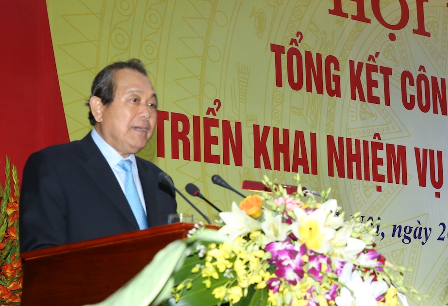 Phó thủ tướng yêu cầu Bộ Nội vụ thực hiện đồng bộ các giải pháp về phòng 
chống tham nhũng, lãng phí, thực hiện công khai, minh bạch, đề cao trách
 nhiệm giải trình của các cơ quan Nhà nước và trách nhiệm của người đứng
 đầu.