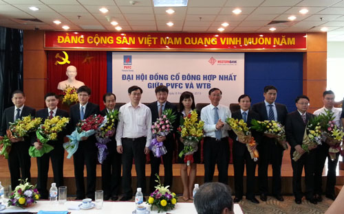Hội đồng Quản trị và Ban kiểm soát của PVcomBank ra mắt cổ đông.<br>