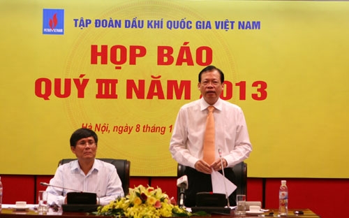 Chủ tịch Petro Vietnam Phùng Đình Thực chủ trì buổi họp báo quý 3/2013, sáng 8/10.<br>