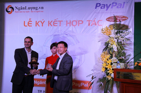 Lễ ký kết hợp tác giữa PeaceSoft và PayPal.