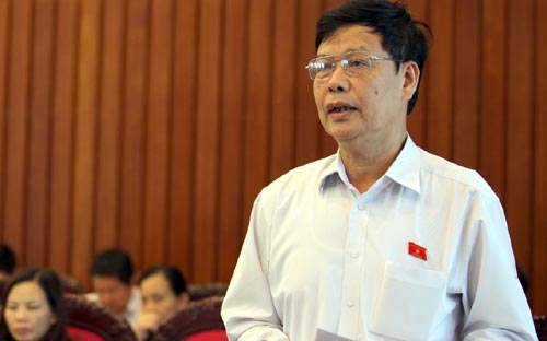 Đại biểu Quốc hội cho rằng nếu hoạt động của Đảng không được đảm bảo bằng các quy định của pháp
 luật thì việc chống suy thoái, việc đảm bảo xây dựng Đảng ta trong 
sạch, vững mạnh sẽ rất khó khăn.