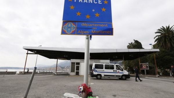 Pháp đối diện nguy cơ bị khủng bố sinh, hóa học