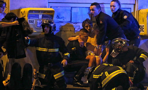 Ít nhất 2 thủ phạm của các vụ tấn công mới đây ở Paris - khiến 129 người thiệt mạng - có thể đã đến từ dòng người di cư ồ ạt vào châu Âu thời gian qua - Ảnh: FT.<br>