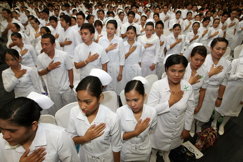 Mỗi năm có từ 8 đến 10 nghìn người Philippines rời đất nước đến Saudi Arabia để làm y tá, bác sỹ, hộ lý - Ảnh: Life in Saudi Arabia