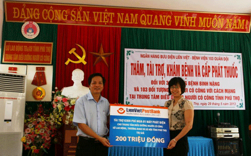 "Sự tài trợ của LienVietPostBank là một hoạt động đặc biệt ý 
nghĩa, góp phần chăm lo cho các đối tượng thuộc diện chính sách trên 
vùng đất trung du này".