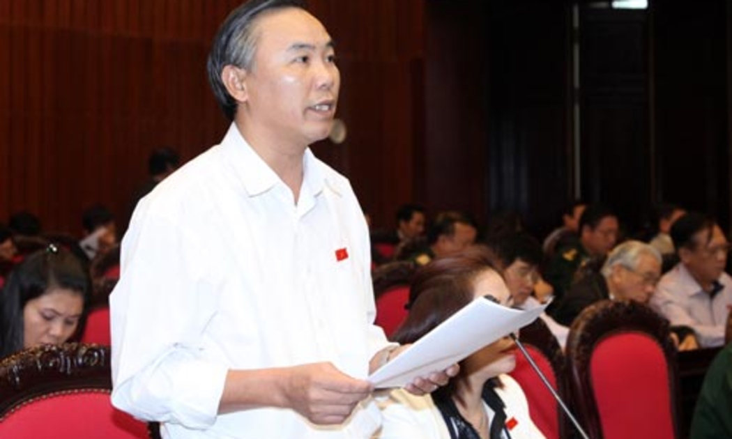 Đại biểu Phùng Đức Tiến đề nghị làm rõ hơn vai trò của Chủ tịch nước trong việc thống lĩnh lực lượng vũ trang - Ảnh: CTV.<br>