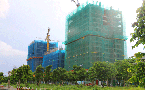 Ba tòa căn hộ của Valencia Garden đã chính thức cất nóc trong tháng 6 vừa qua.