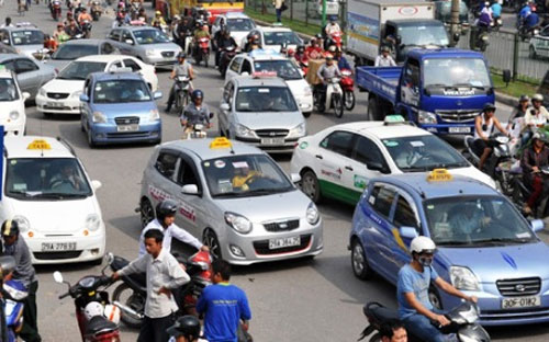Hiện nay trên toàn thành phố Hà Nội có hơn 17.000 xe taxi của 117 doanh nghiệp. 