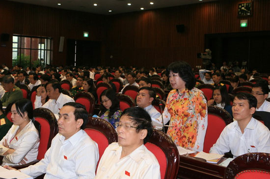 Ủy ban Thường vụ Quốc hội cho rằng, yêu cầu kiểm soát CPI gắn với điều chỉnh giá điện, than, xăng dầu và một số dịch vụ công theo cơ chế thị trường thì đến 2015 tăng 5 - 7% là phù hợp - Ảnh: TTXVN.