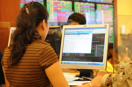 Diễn biến trong hai phiên giao dịch cuối tuần qua đều tích cực khi thị trường đã tăng từ 516,21 lên 522,03 điểm vào phiên cuối tuần - Ảnh: Quang Liên.