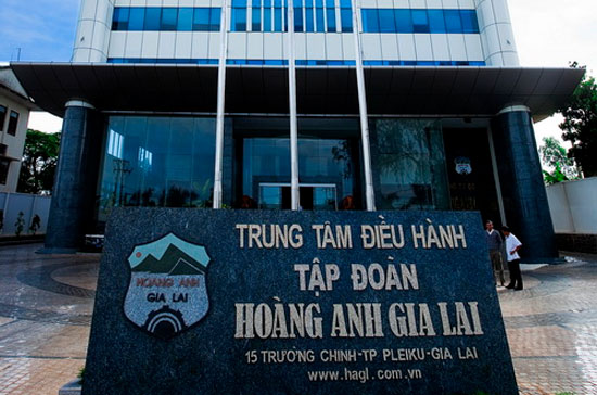 HAG cho biết số dư tiền của tập đoàn cuối tháng 6/2012 vẫn còn hơn 2.200 tỷ đồng, song song với việc đã trái phiếu dài hạn đồng thời trả bớt nợ ngắn hạn nên không gặp áp lực lớn về thanh khoản.