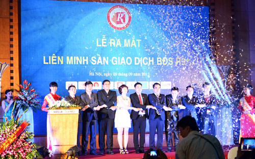 Các thành viên liên minh R9+ tại lễ ra mắt tối 9/9.<br>