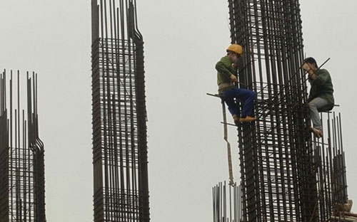 Ủy ban Giám sát Tài chính quốc gia vừa đưa ra dự báo cho mức GDP có thể đạt được trong năm nay là khoảng 5,3%, tương tự như mức mà Bộ Kế hoạch và Đầu tư đã dự kiến - Ảnh: Reuters.