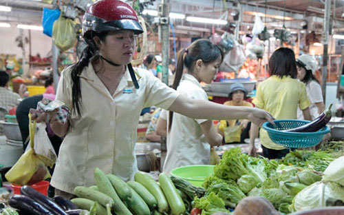 Chủ nhiệm Ủy ban Tài chính - Ngân sách Phùng Quốc Hiển cho rằng kiềm chế
 lạm phát là “một thành tựu rất cao” khi năm 2011 là 18,47%, 2012 còn 
6,8%, đến năm nay giữ được ở mức 7% và có thể thấp hơn.
