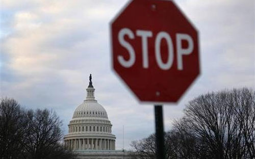 Kinh tế Mỹ sẽ loạng choạng nếu Chính phủ Mỹ phải ngừng hoạt động do cạn tiền - Ảnh: Reuters.<br>