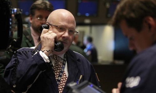 Phố Wall bật tăng nhờ thương vụ Prudential - AIA