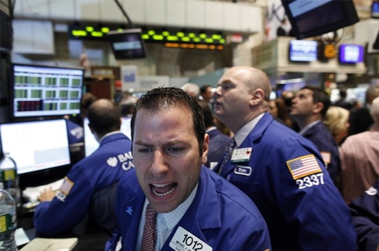 Phiên này có 22/30 cổ phiếu trong chỉ số Dow Jones mất điểm, trong đó có 12 cổ phiếu giảm hơn 1% - Ảnh: Reuters.