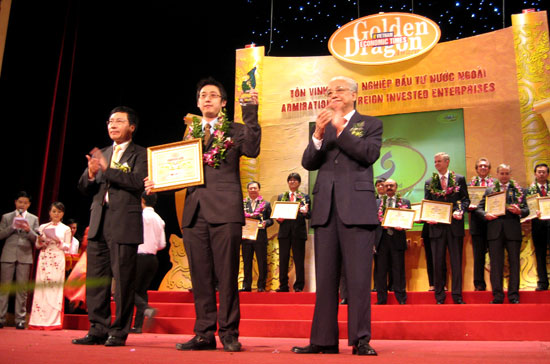 Giải thưởng Rồng Vàng 2009 được trao cho 80 doanh nghiệp xuất sắc trong khối doanh nghiệp FDI - Ảnh: Anh Quân.