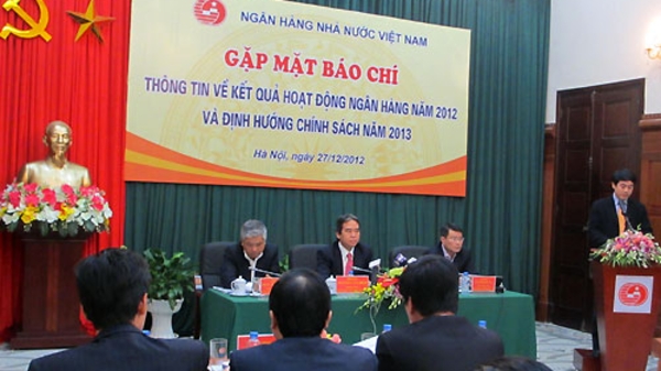 Lãi suất còn giảm, nợ xấu bớt căng?