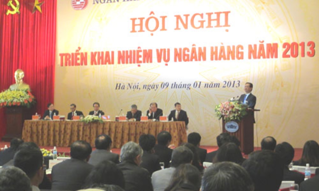Thủ tướng Nguyễn Tấn Dũng: “Làm cổ đông lớn chi phối, lập công ty con rút tiền xã hội, tài sản thế 
chấp một đồng thì đưa lên vài trăm đồng để lấy tiền ra. Làm như thế ngay
 đạo lý đã không được rồi, chưa nói là pháp luật”.