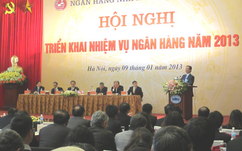 Thủ tướng Nguyễn Tấn Dũng: “Làm cổ đông lớn chi phối, lập công ty con rút tiền xã hội, tài sản thế 
chấp một đồng thì đưa lên vài trăm đồng để lấy tiền ra. Làm như thế ngay
 đạo lý đã không được rồi, chưa nói là pháp luật”.