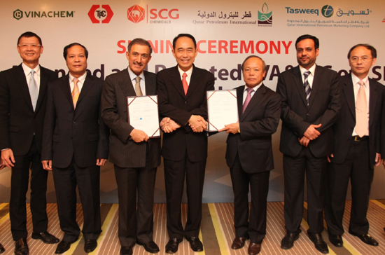 Đại diện các bên tại lễ ký kết hợp đồng liên doanh