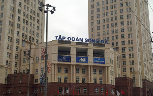 Sau hai năm hoạt động thí điểm theo mô hình tập đoàn, Sông Đà quay về mô hình Tổng công ty.<br>