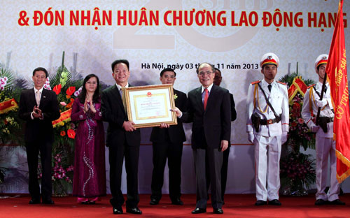 Ngày 3/11, SHB tổ chức kỷ niệm 20 năm thành lập và đón nhận Huân chương Lao động hạng nhì của Chủ tịch nước.<br>