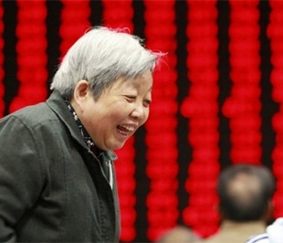 Thị trường chứng khoán Trung Quốc đã có phản ứng tích cực với động thái hạ lãi suất của Ngân hàng Trung ương nước này khi chỉ số Shanghai Composite lên 1,05% - Ảnh: Reuters.