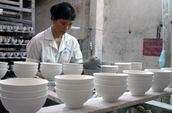 Trước năm 2009, thu nhập của nhiều lao động tại Sứ Hải Dương chỉ từ 500 - 700 nghìn/tháng. Nay, thu nhập bình quân đã được nâng lên trên 2 triệu đồng/tháng.