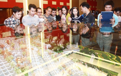 Khách hàng, nhà đầu tư Hà Nội tham gia lễ mở bán Sapa Villas &amp; Mountain Club tối 29/10.<br>