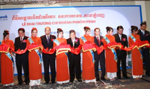 Chi nhánh ngân hàng Việt Nam đầu tiên hoạt động tại Campuchia