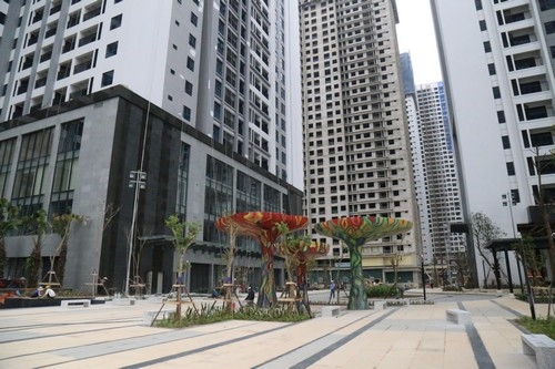 Cùng với việc bàn giao các căn hộ đầu tiên của khu Ruby, đơn vị quản lý 
và phát triển độc quyền dự án TNR Holdings Việt Nam (TNR) đang cùng các 
nhà thầu hoàn thiện khu Sapphire để bàn giao nhà vào cuối năm 2017. 