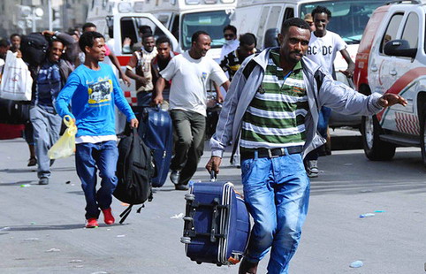 <span style="font-family: 'Times New Roman'; font-size: 14.6667px; font-style: normal; font-variant: normal; font-weight: normal; line-height: normal;">Cho đến nay, chế độ miễn thuế thu nhập của Saudi Arabia là một trong những yếu tố quan trọng thu hút nhiều công dân nước ngoài đến đây -&nbsp;</span><span style="font-size: 14.6667px;">Ảnh: Economist</span>