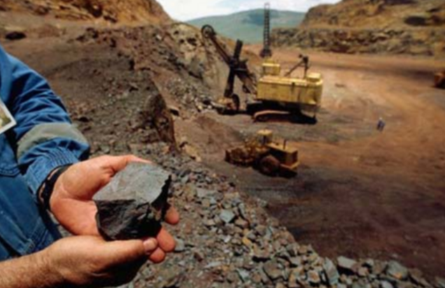 Khai thác quặng sắt tiềm ẩn nhiều nguy cơ ô nhiễm môi trường nếu công nghệ lạc hậu. Ảnh minh hoạ