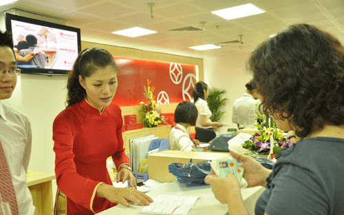 Để nhận được quà tặng khách hàng chỉ cần mang sổ tiết kiệm đển điểm giao dịch SeABank nơi đã mở sổ tiết kiệm và nhận quà.