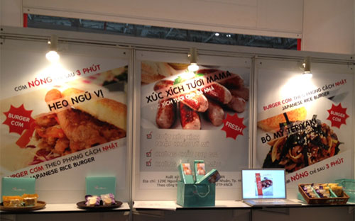 Bắt đầu từ tháng 5 năm nay, sản phẩm đã có bán tại các quầy đông lạnh
 của hệ thống siêu thị Saigon Co-op tại Tp.HCM hay Hapro Mart tại Hà
 Nội và mới đây là tại Đại siêu thị Saigon Co-op Extra Plus, với giá 
dao động từ 24.000 đến 33.500 đồng/phần.