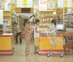 Chỉ số giá tiêu dùng tháng 8 tăng không quá cao như những phán đoán ban đầu - Ảnh: Anh Quân.