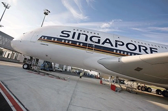 Năm 2010, Singapore Airlines được xếp thứ 2 trong top 10 các hãng hàng không xuất sắc nhất thế giới năm 2010 theo bình chọn của gần 18 triệu lượt hành khách quốc tế do Skytrax thực hiện.