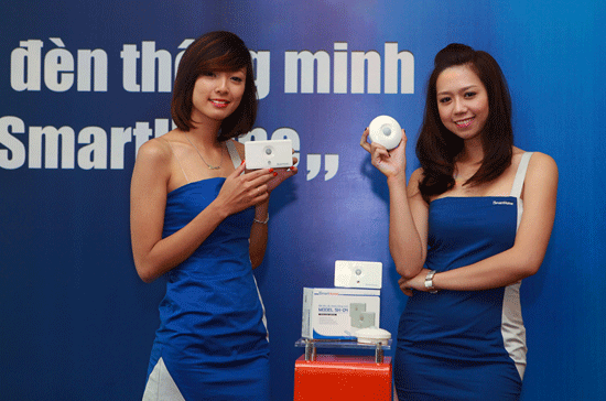 Lễ ra mắt thiết bị bật tắt đèn thông minh tiết kiệm điện của Bkav - Ảnh: M.Chung.