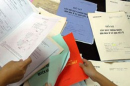 Khi thanh toán nợ, người sử dụng đất phải nộp tiền sử dụng theo giá đất tại thời điểm cấp giấy chứng nhận quyền sử dụng đất và được trả nợ dần khi có khả năng về tài chính.