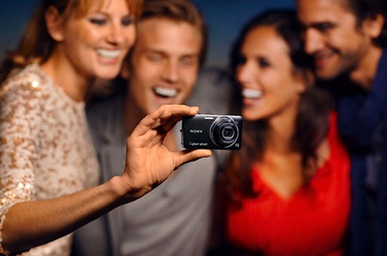 DSC-WX5 là dòng Cyber-shot duy nhất mà Sony tích hợp chụp ảnh 3D.