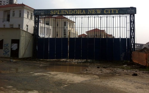 Nhiều khách hàng, nhà đầu tư đang "méo mặt" vì giá biệt thự tại Splendora đã được chủ đầu tư tăng từ 800 - 1,4 tỷ đồng/căn.<br>