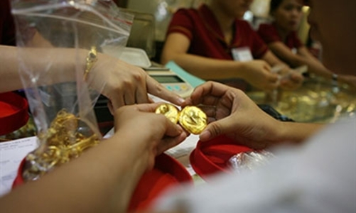 Cẩn trọng với giá vàng tăng nóng